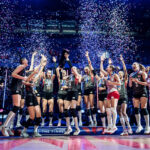 Milliler, şampiyonluğu kutladığı Türk seyircilerle fotoğraf da çektirdi
