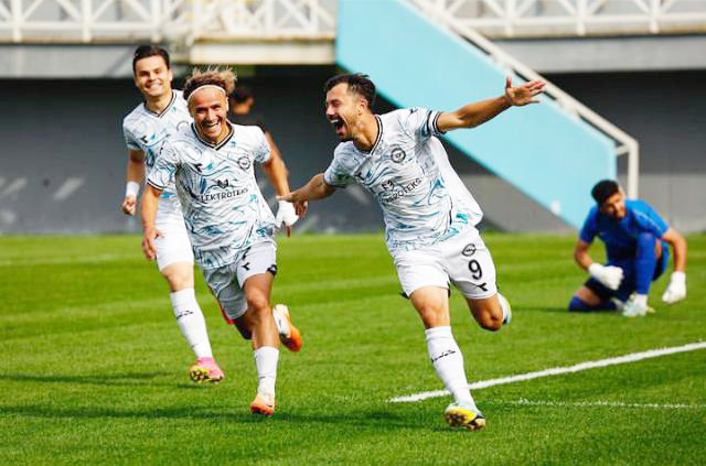Nilüfer Belediye Futbol Kulübü, Balkesir Büyükşehir Belediyespor karşısında henüz 2.dakikada Sinan Yıldırım ile gol sevinci yaşadı.