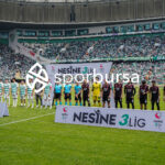 Bursaspor, 23 Elazığ FK karşısında sahadan 3-1 galip ayrılarak taraftarlarına büyük bir sevinç yaşattı. İşte Akın Güler’in objektifinden 3 gollü galibiyetin en güzel kareleri.