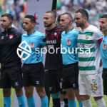 Bursaspor, 23 Elazığ FK karşısında sahadan 3-1 galip ayrılarak taraftarlarına büyük bir sevinç yaşattı. İşte Akın Güler’in objektifinden 3 gollü galibiyetin en güzel kareleri.