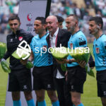 Bursaspor, 23 Elazığ FK karşısında sahadan 3-1 galip ayrılarak taraftarlarına büyük bir sevinç yaşattı. İşte Akın Güler’in objektifinden 3 gollü galibiyetin en güzel kareleri.
