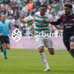 Bursaspor, 23 Elazığ FK karşısında sahadan 3-1 galip ayrılarak taraftarlarına büyük bir sevinç yaşattı. İşte Akın Güler’in objektifinden 3 gollü galibiyetin en güzel kareleri.