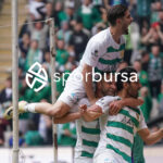 Bursaspor, 23 Elazığ FK karşısında sahadan 3-1 galip ayrılarak taraftarlarına büyük bir sevinç yaşattı. İşte Akın Güler’in objektifinden 3 gollü galibiyetin en güzel kareleri.