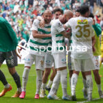 Bursaspor, 23 Elazığ FK karşısında sahadan 3-1 galip ayrılarak taraftarlarına büyük bir sevinç yaşattı. İşte Akın Güler’in objektifinden 3 gollü galibiyetin en güzel kareleri.