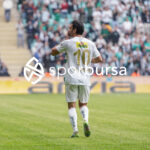 Bursaspor, 23 Elazığ FK karşısında sahadan 3-1 galip ayrılarak taraftarlarına büyük bir sevinç yaşattı. İşte Akın Güler’in objektifinden 3 gollü galibiyetin en güzel kareleri.