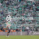 Bursaspor, 23 Elazığ FK karşısında sahadan 3-1 galip ayrılarak taraftarlarına büyük bir sevinç yaşattı. İşte Akın Güler’in objektifinden 3 gollü galibiyetin en güzel kareleri.