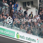 Bursaspor, 23 Elazığ FK karşısında sahadan 3-1 galip ayrılarak taraftarlarına büyük bir sevinç yaşattı. İşte Akın Güler’in objektifinden 3 gollü galibiyetin en güzel kareleri.
