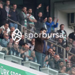 Bursaspor, 23 Elazığ FK karşısında sahadan 3-1 galip ayrılarak taraftarlarına büyük bir sevinç yaşattı. İşte Akın Güler’in objektifinden 3 gollü galibiyetin en güzel kareleri.