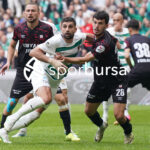 Bursaspor, 23 Elazığ FK karşısında sahadan 3-1 galip ayrılarak taraftarlarına büyük bir sevinç yaşattı. İşte Akın Güler’in objektifinden 3 gollü galibiyetin en güzel kareleri.