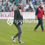 Bursaspor, 23 Elazığ FK karşısında sahadan 3-1 galip ayrılarak taraftarlarına büyük bir sevinç yaşattı. İşte Akın Güler’in objektifinden 3 gollü galibiyetin en güzel kareleri.