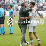Bursaspor, 23 Elazığ FK karşısında sahadan 3-1 galip ayrılarak taraftarlarına büyük bir sevinç yaşattı. İşte Akın Güler’in objektifinden 3 gollü galibiyetin en güzel kareleri.