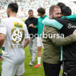 Bursaspor, 23 Elazığ FK karşısında sahadan 3-1 galip ayrılarak taraftarlarına büyük bir sevinç yaşattı. İşte Akın Güler’in objektifinden 3 gollü galibiyetin en güzel kareleri.