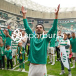 Bursaspor, 23 Elazığ FK karşısında sahadan 3-1 galip ayrılarak taraftarlarına büyük bir sevinç yaşattı. İşte Akın Güler’in objektifinden 3 gollü galibiyetin en güzel kareleri.