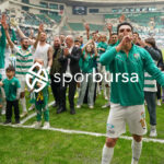 Bursaspor, 23 Elazığ FK karşısında sahadan 3-1 galip ayrılarak taraftarlarına büyük bir sevinç yaşattı. İşte Akın Güler’in objektifinden 3 gollü galibiyetin en güzel kareleri.