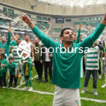 Bursaspor, 23 Elazığ FK karşısında sahadan 3-1 galip ayrılarak taraftarlarına büyük bir sevinç yaşattı. İşte Akın Güler’in objektifinden 3 gollü galibiyetin en güzel kareleri.