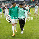 Bursaspor, 23 Elazığ FK karşısında sahadan 3-1 galip ayrılarak taraftarlarına büyük bir sevinç yaşattı. İşte Akın Güler’in objektifinden 3 gollü galibiyetin en güzel kareleri.